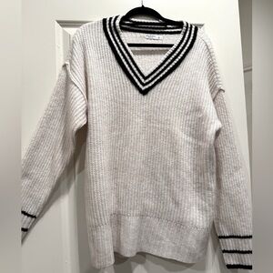Arizona Jean Co V-Neck Sweater with Stripes preppy academia tennis